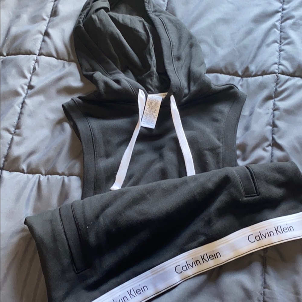Sleeveless hoodie